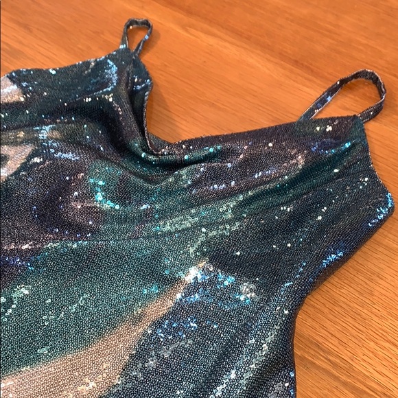 Tahari ~Size M~Caicos Sequin Mermaid Tank Top - Picture 6 of 16